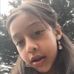 Meet your Posher, Crystal